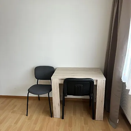 Neureut Living Pensión *