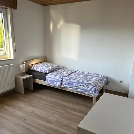 Neureut Living Pensión *
